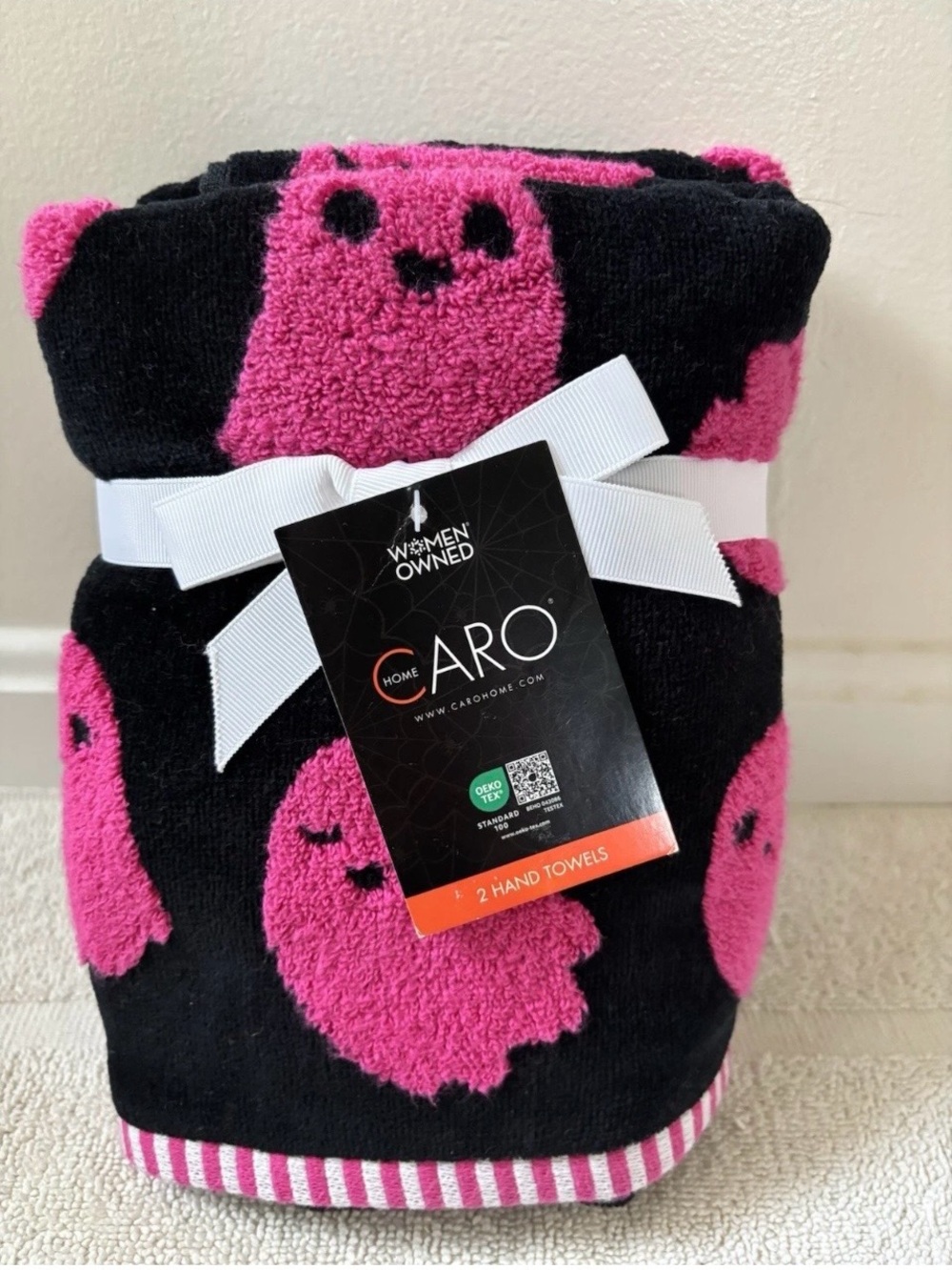 Caro Home 2 Pk. Fuchsia Black Ghost Hand Towels